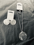 Set van een ketting met oorbellen 