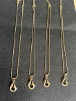 4 goudkleurige ketting met een aparte hanger