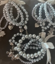 3 paar parel armbanden met bedels