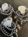 3 paar parel armbanden met bedels