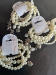 3 paar parel armbanden met bedels