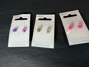 3 paar kinderoorbellen in de vorm van een vlinder