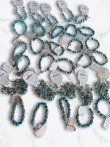 Webshop Omschrijving: Partij van 30 Turquoise & Zilverlook Armbanden (6 Modellen x 5 Stuks)