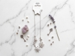 Elegante Bloemen Strass Ketting – Zilverkleurig