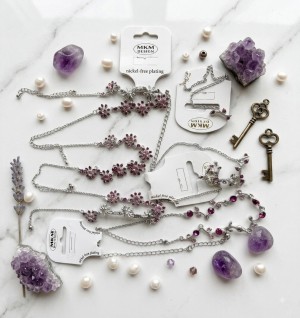Opruimingspartij: 24 Zilverkleurige Kettingen met Roze & Fuchsia Strass